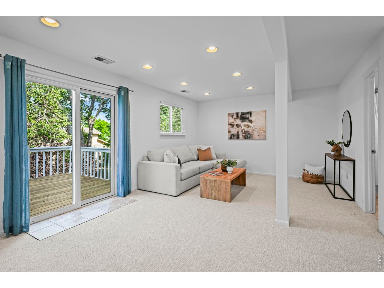 1096 Falcon Ct