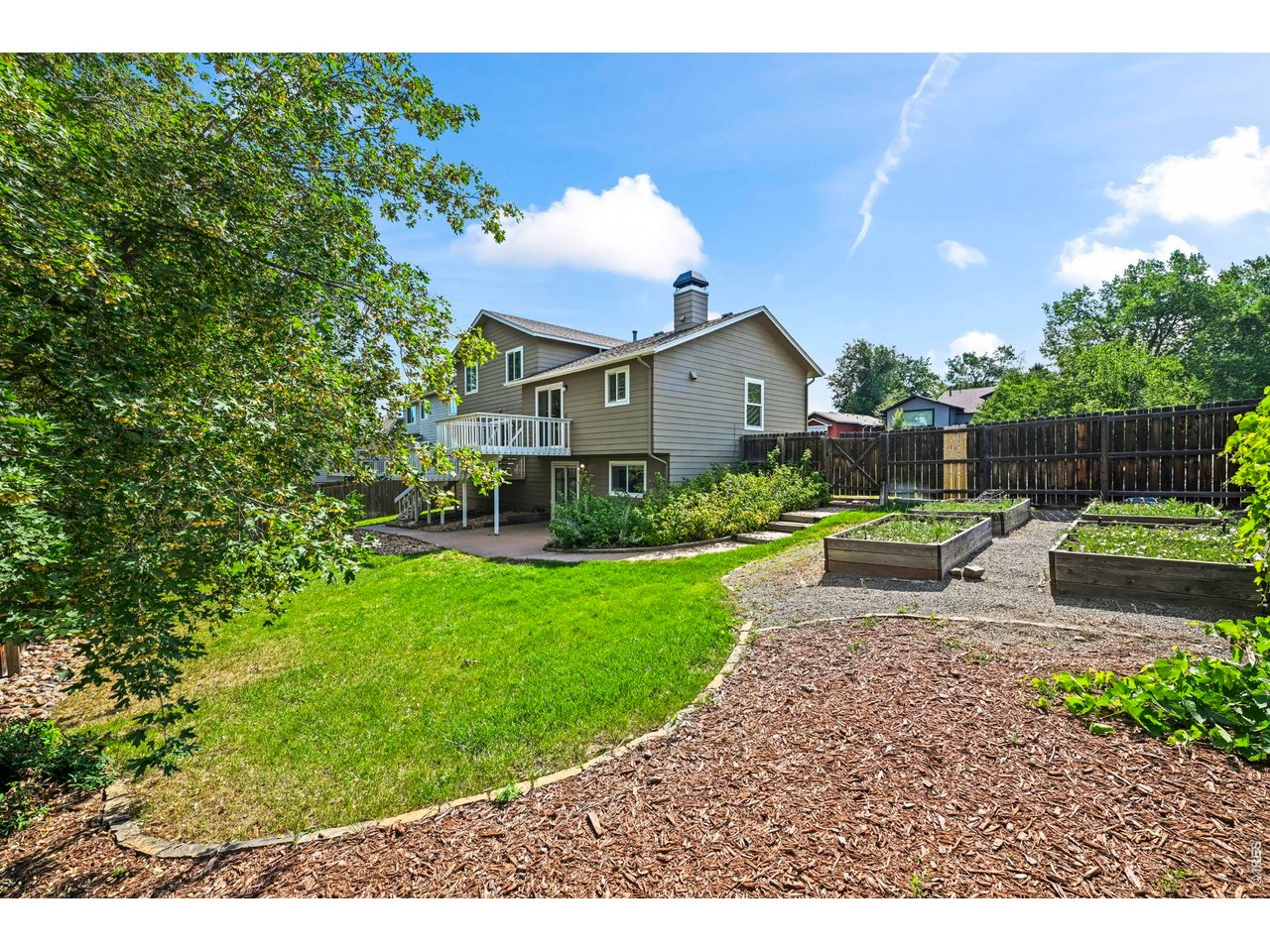 1096 Falcon Ct