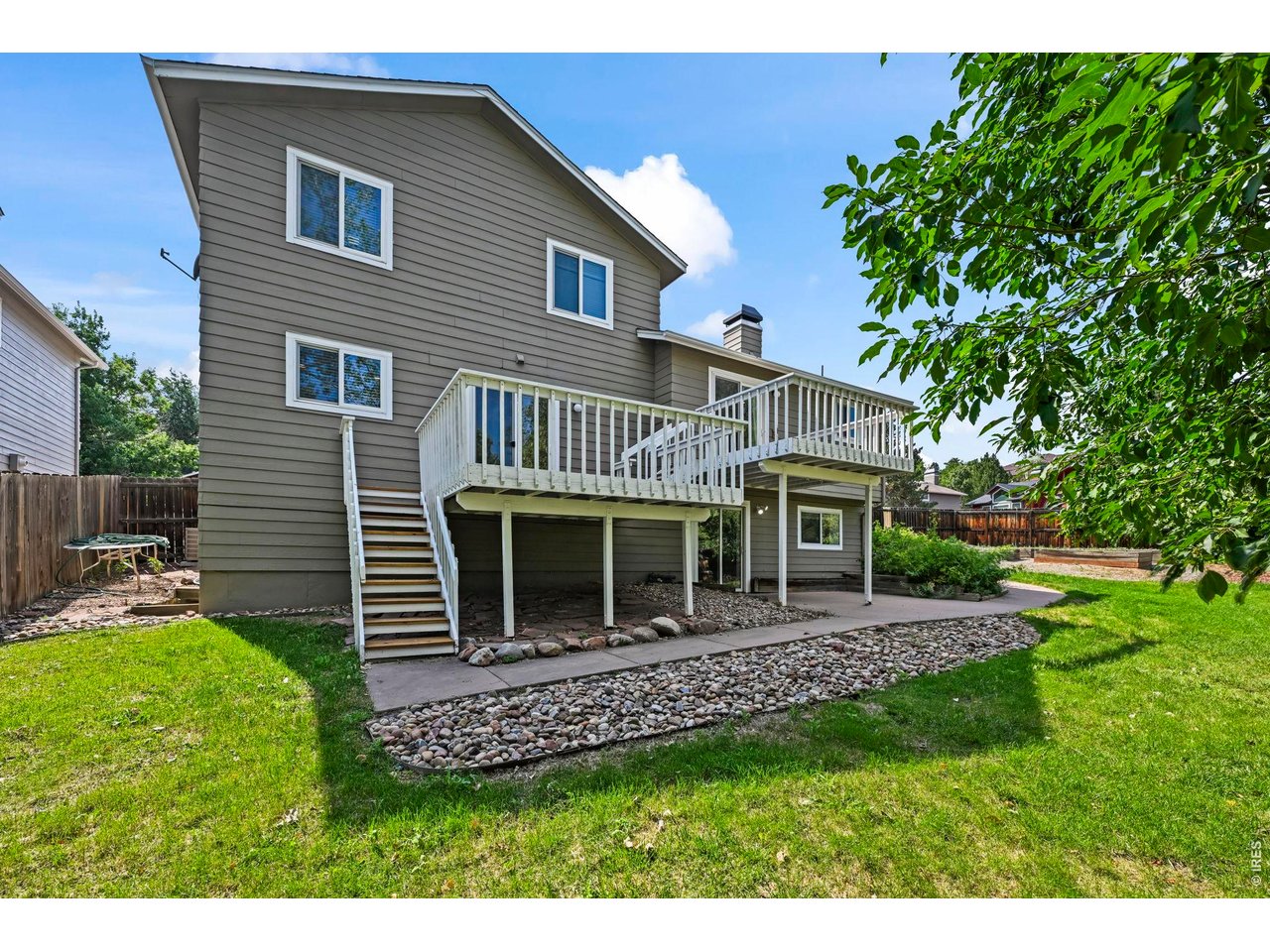 1096 Falcon Ct