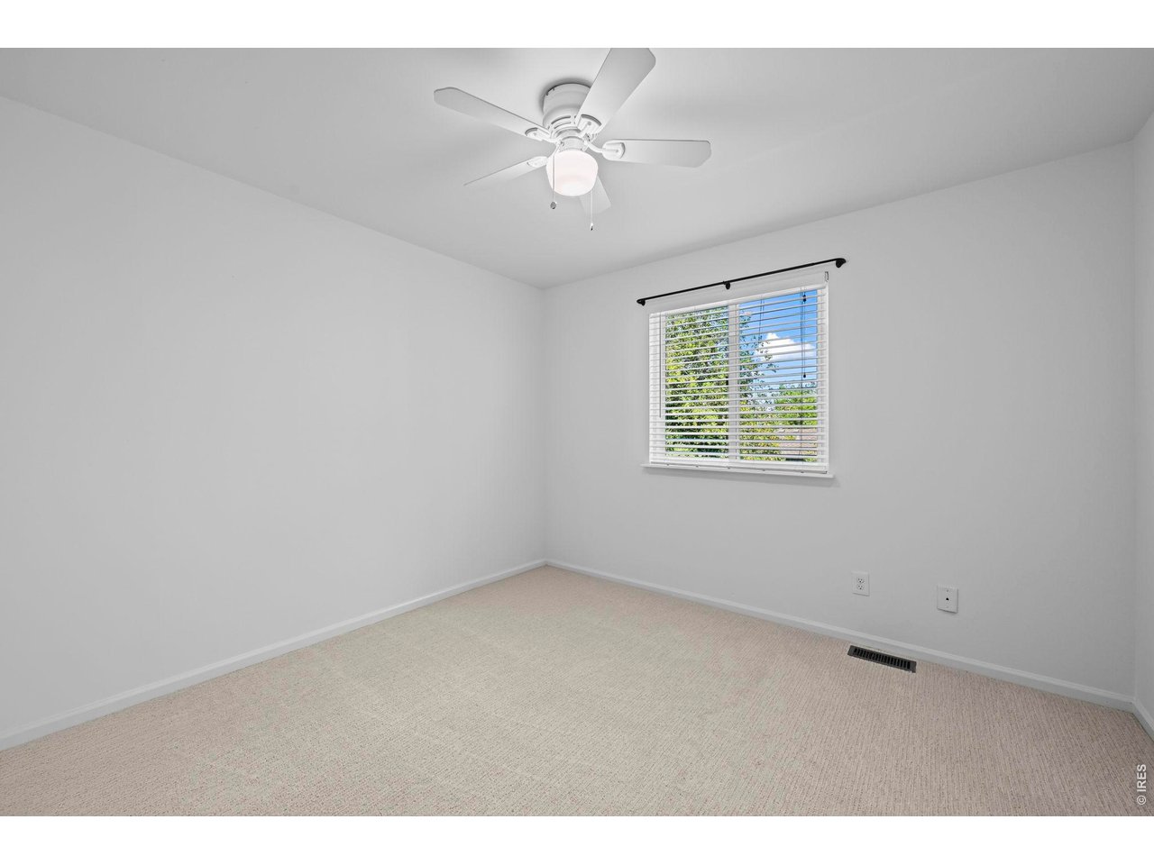 1096 Falcon Ct