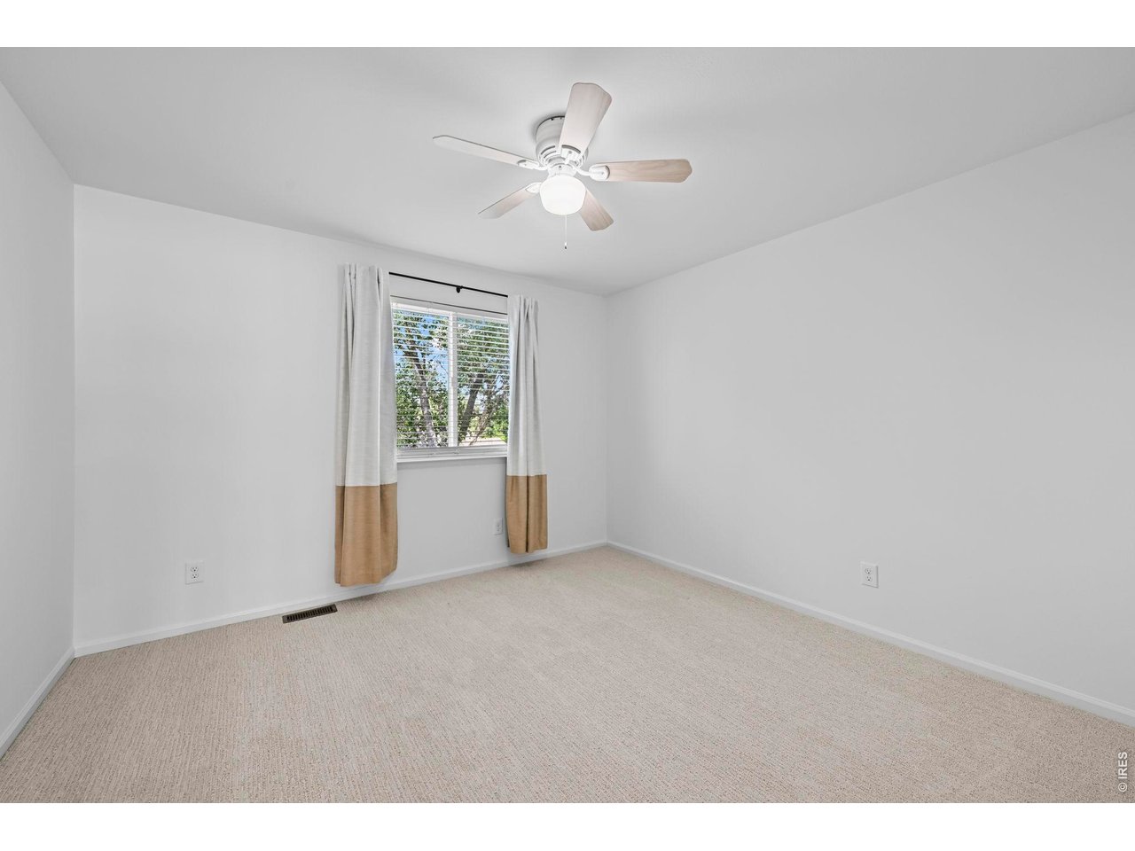 1096 Falcon Ct