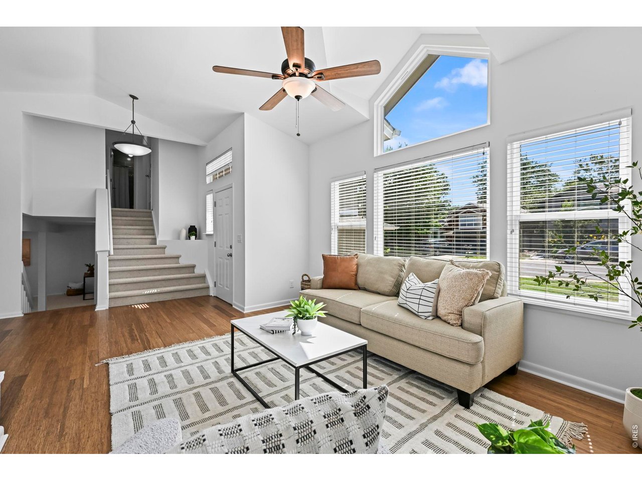 1096 Falcon Ct