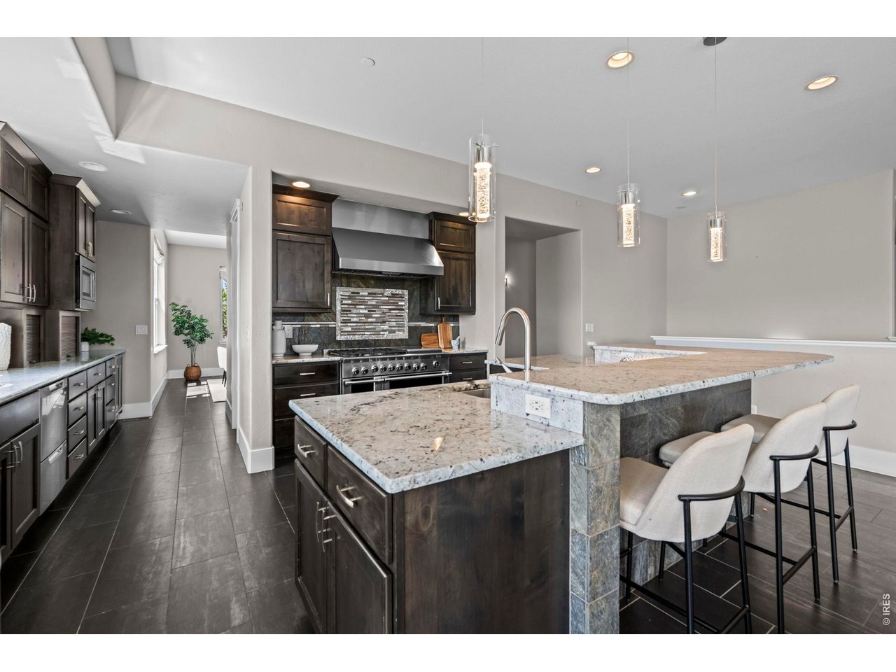 218 6th Ave