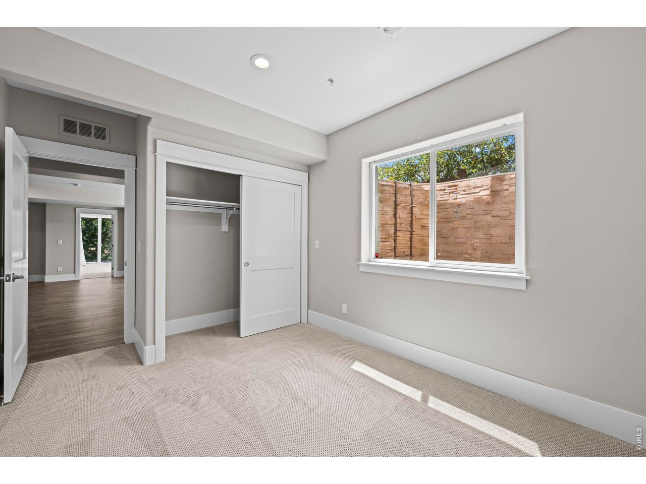 218 6th Ave