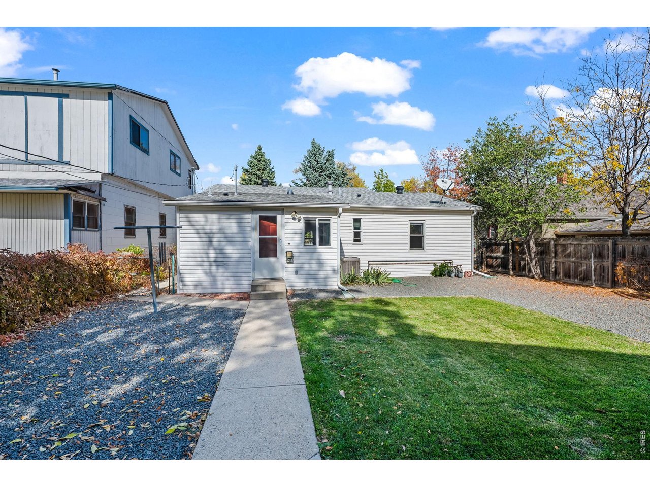 406 E Geneseo St
