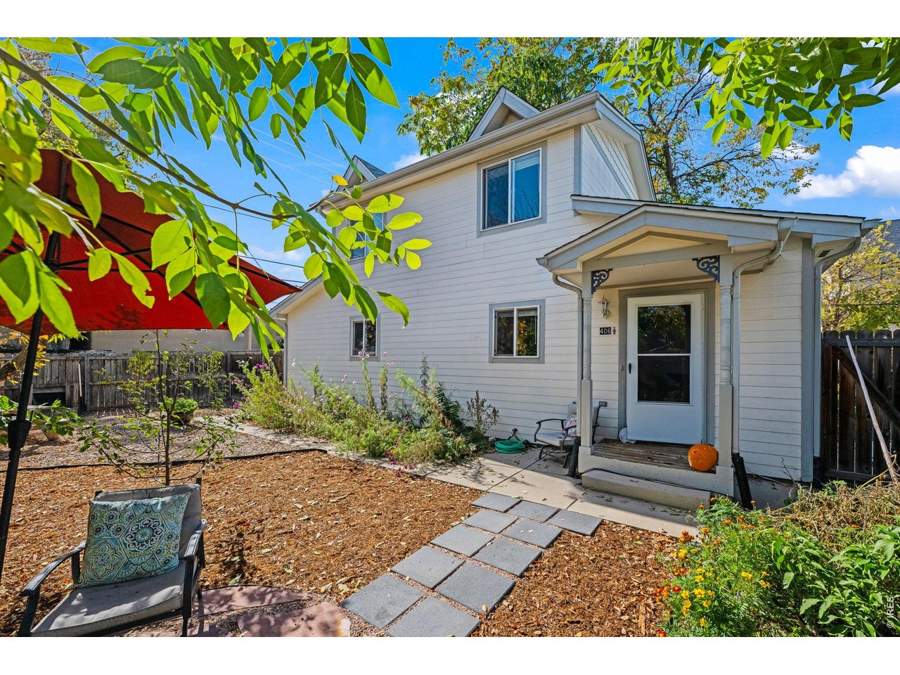 406 E Geneseo St