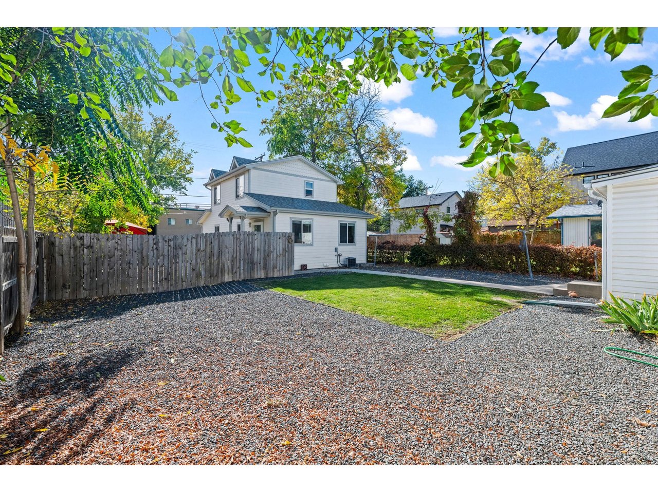 406 E Geneseo St