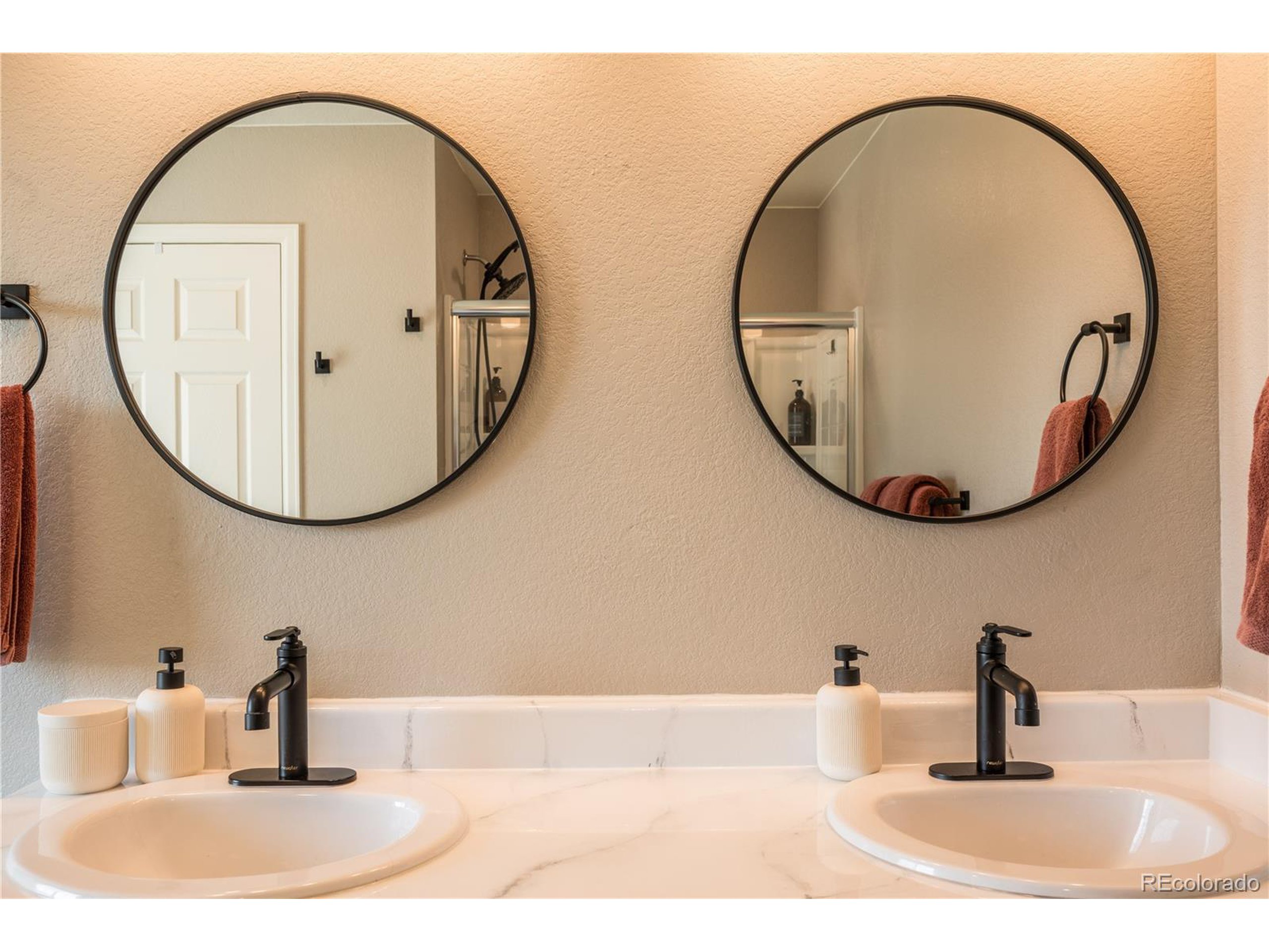 10252 Stagecoach Ave