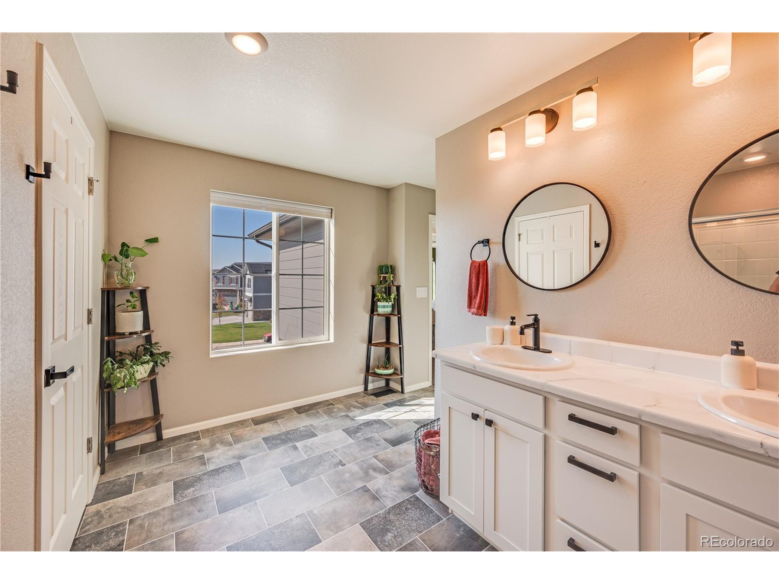 10252 Stagecoach Ave