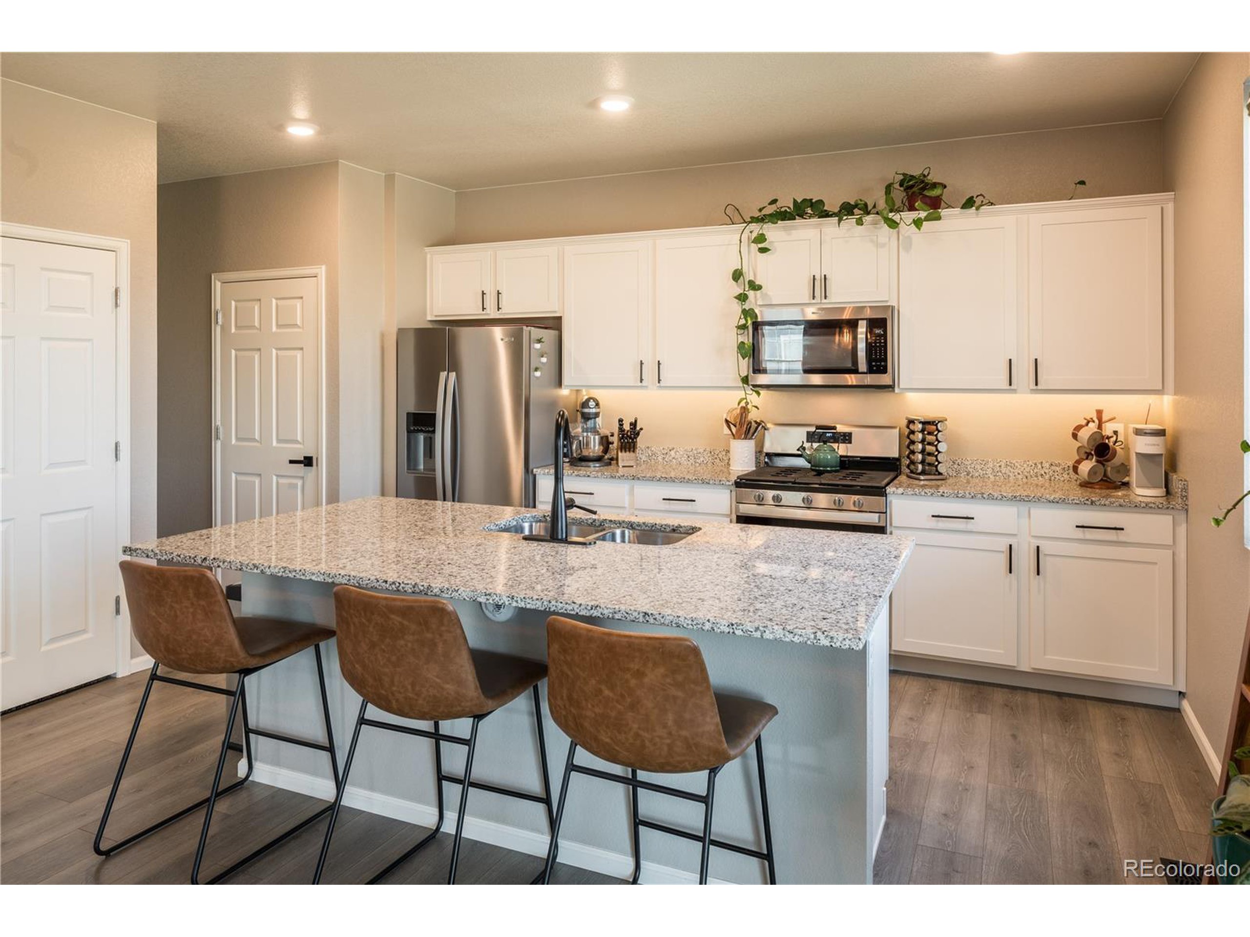 10252 Stagecoach Ave