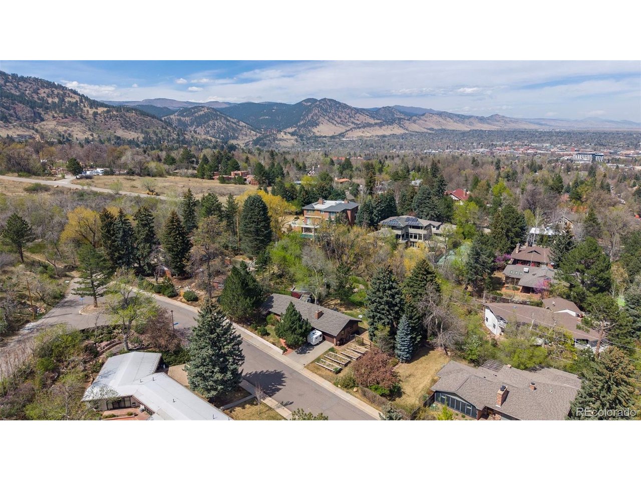 1225 Mariposa Ave