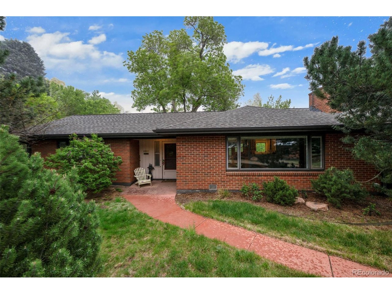 1225 Mariposa Ave