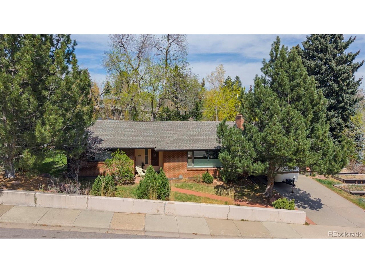 1225 Mariposa Ave