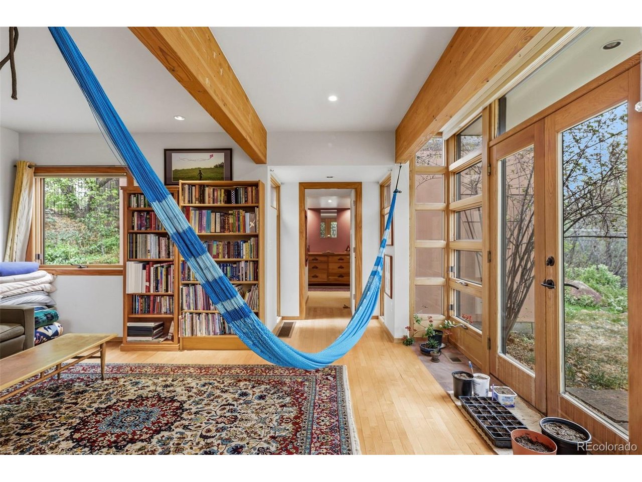 1225 Mariposa Ave