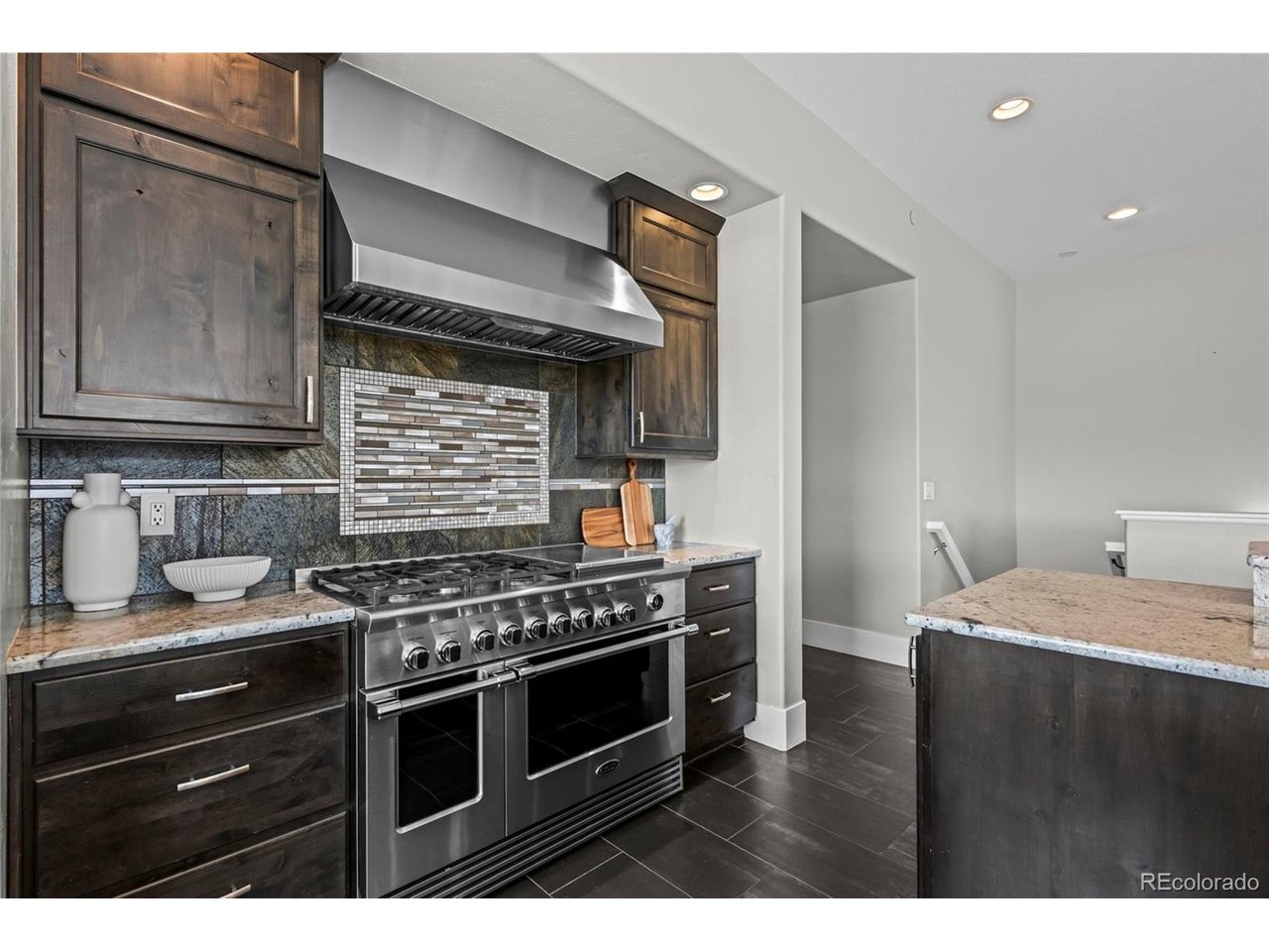 218 6th Ave