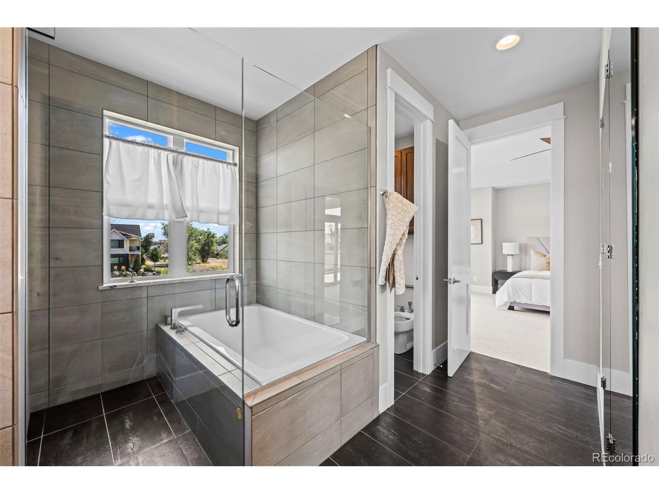 218 6th Ave