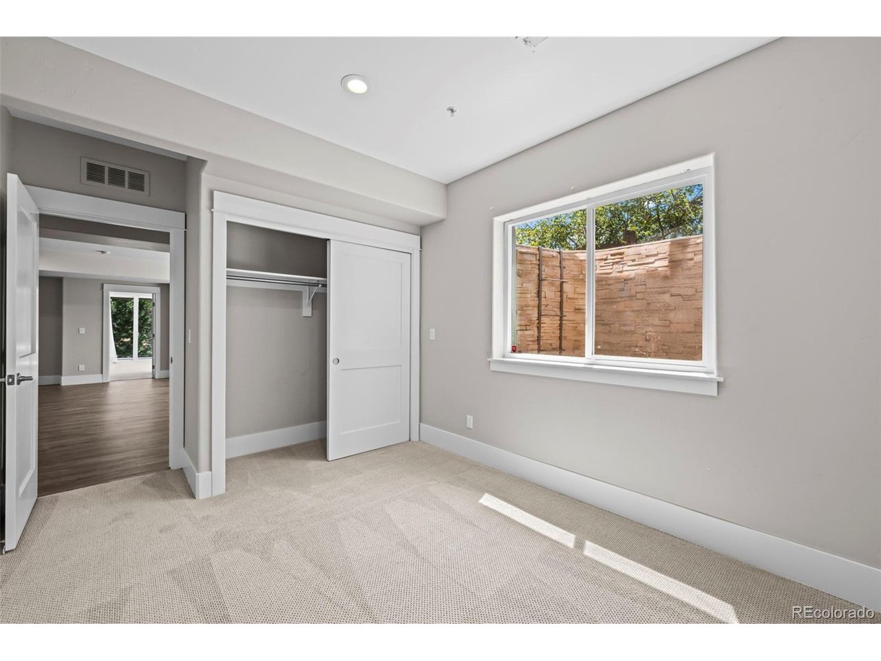 218 6th Ave