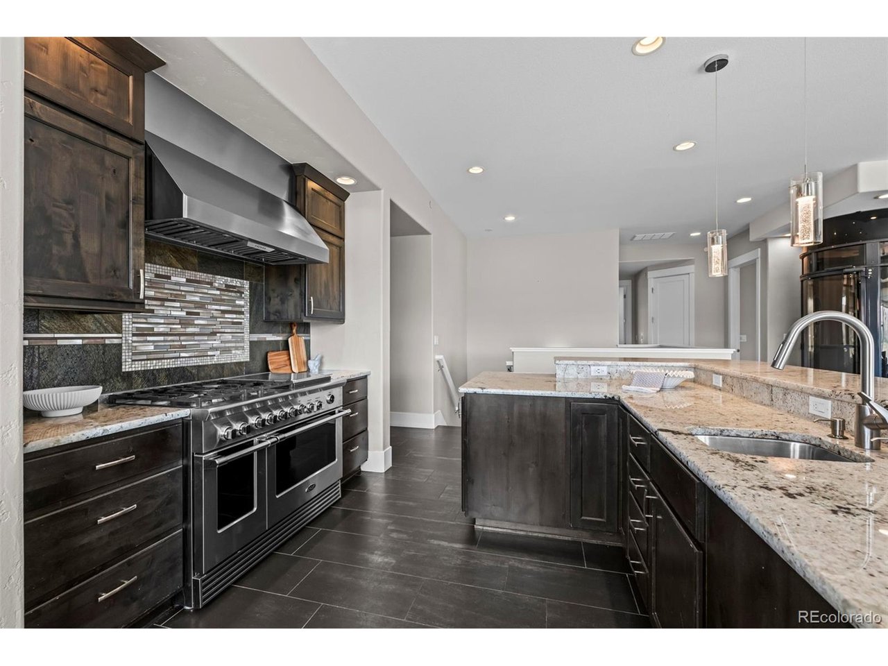 218 6th Ave