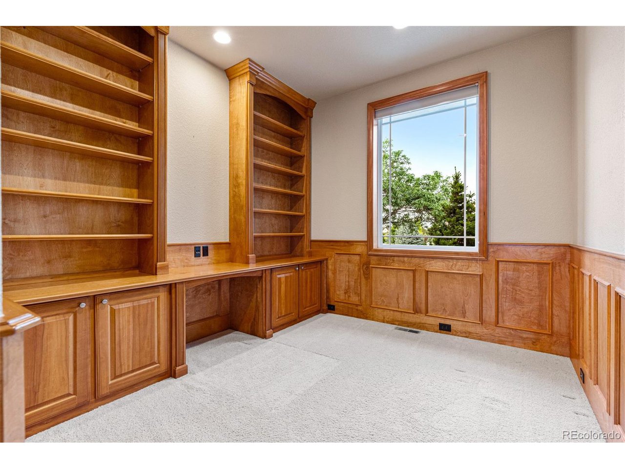 3045 S Buttercup Cir