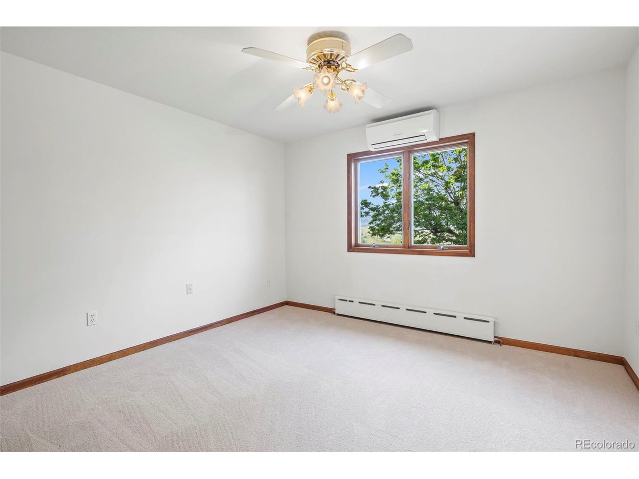 375 Majestic View Dr