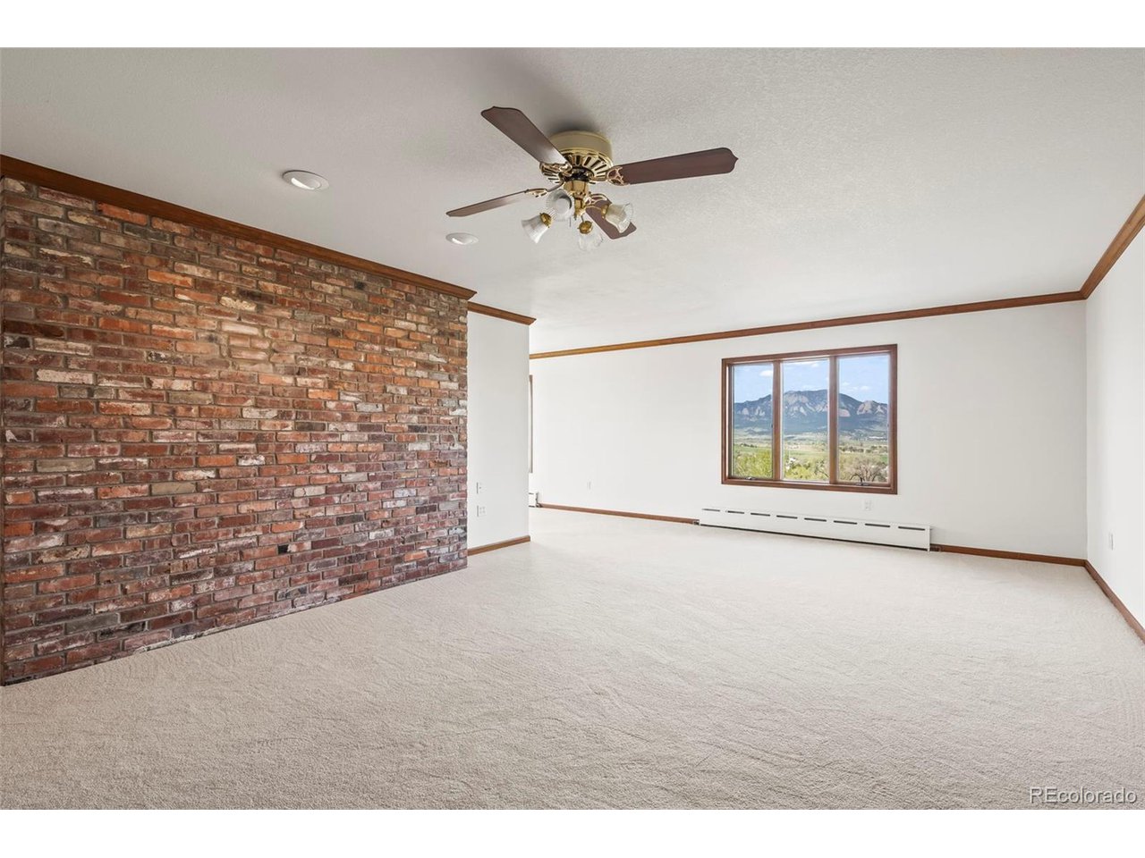 375 Majestic View Dr