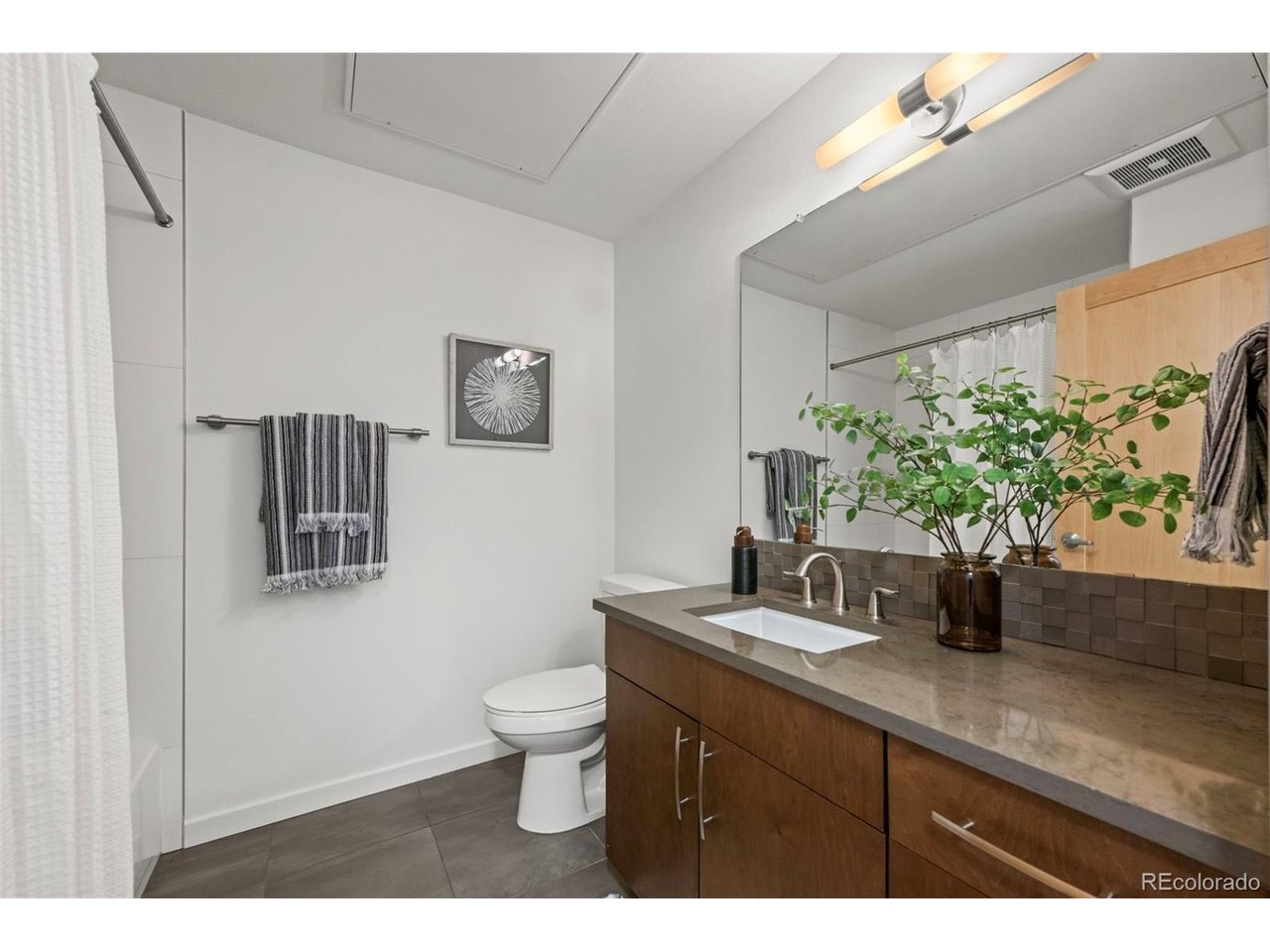 1585 Hecla Way 103