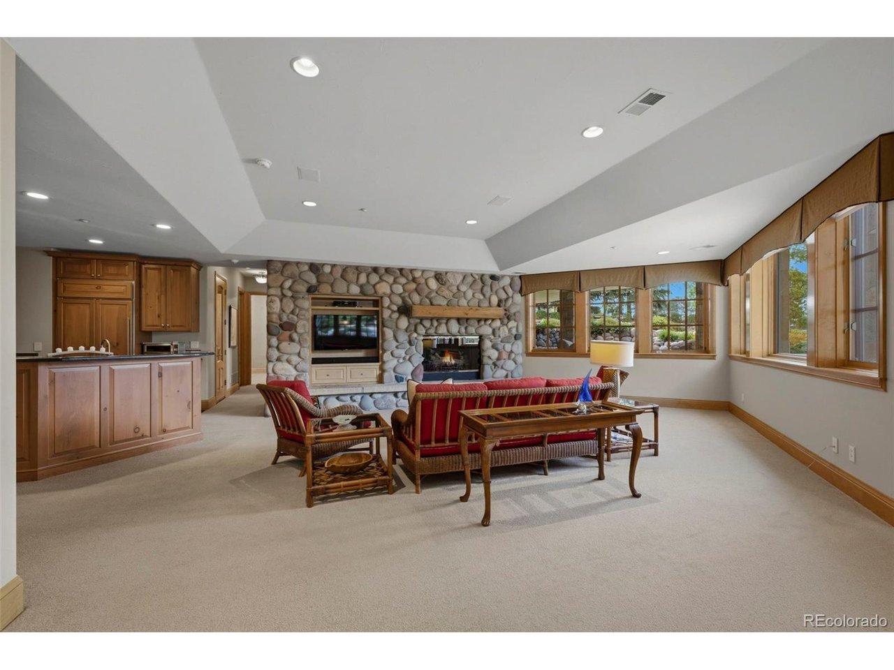 6303 Snowberry Ln
