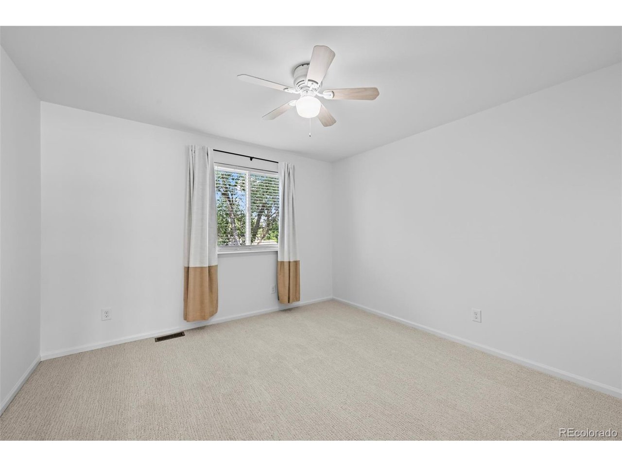 1096 Falcon Ct