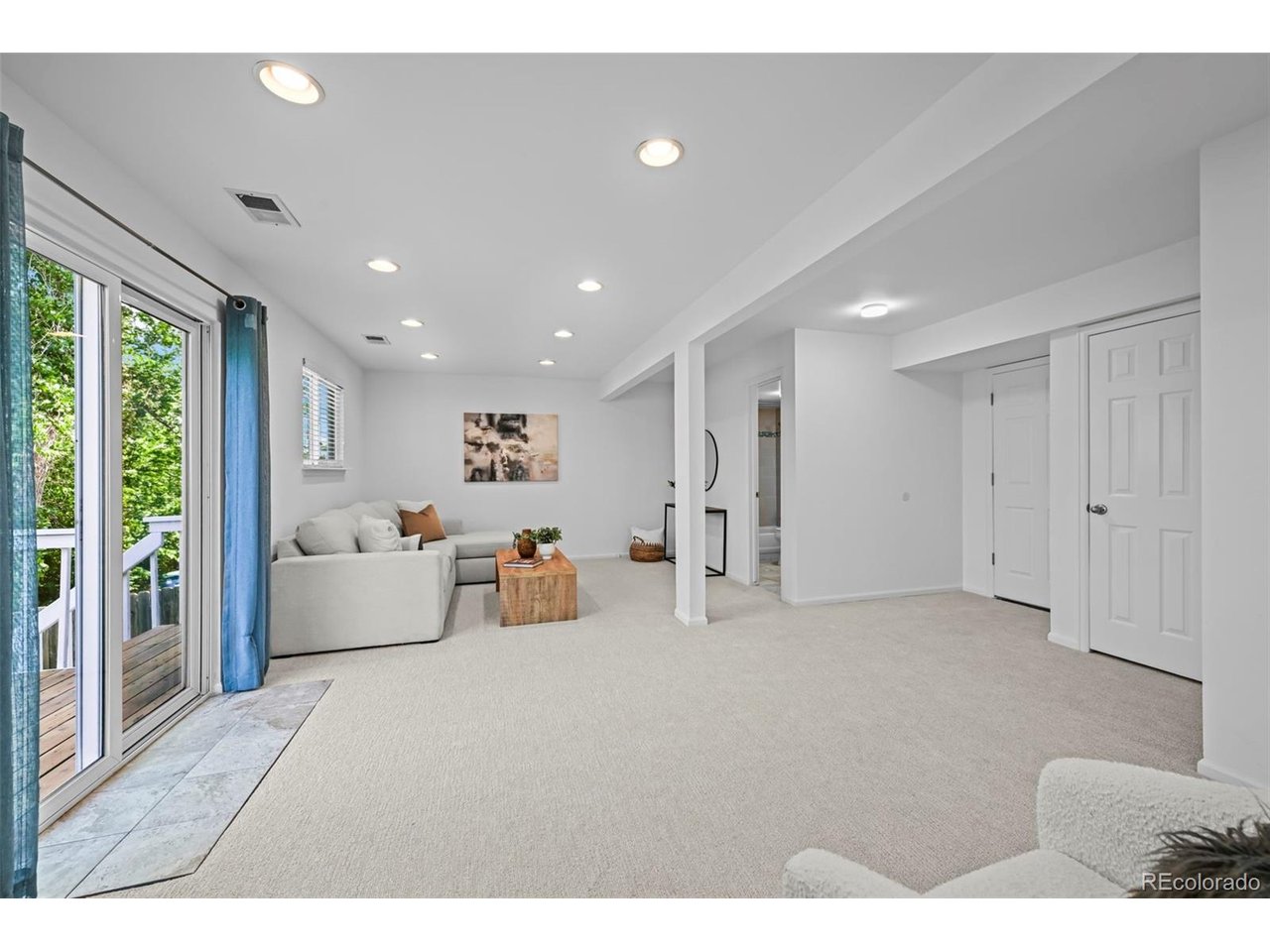 1096 Falcon Ct