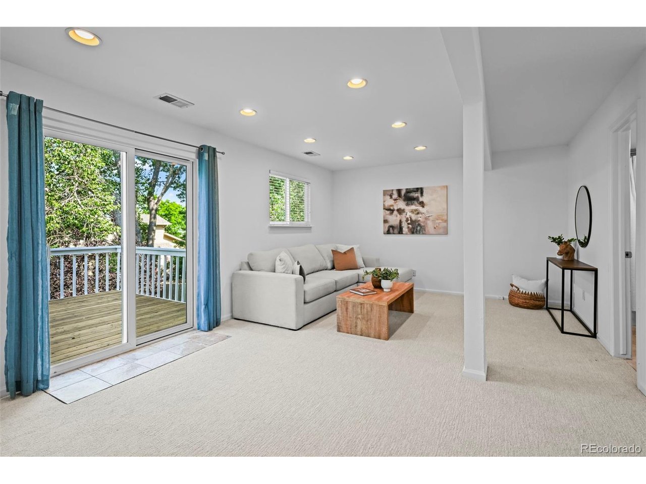 1096 Falcon Ct