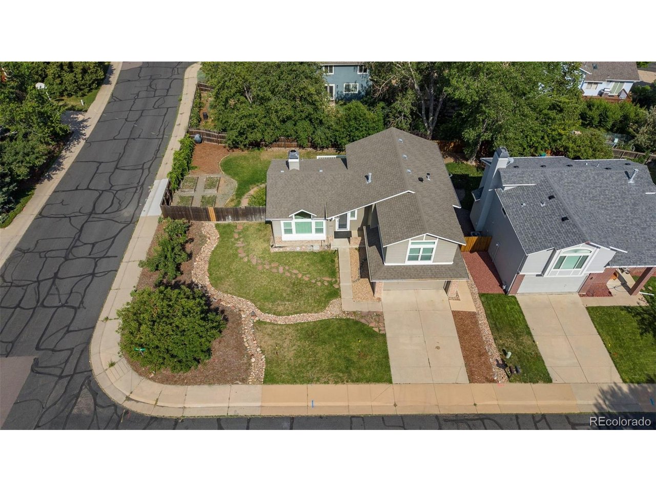 1096 Falcon Ct