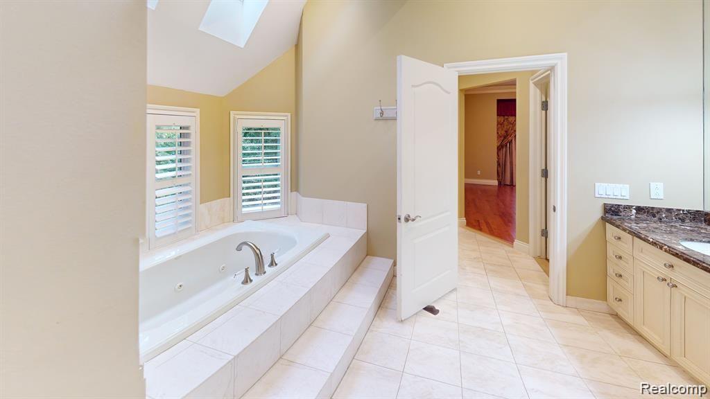 1226 CEDARHOLM Lane