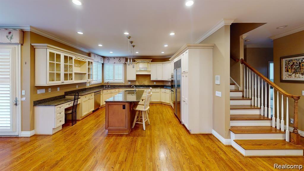 1226 CEDARHOLM Lane