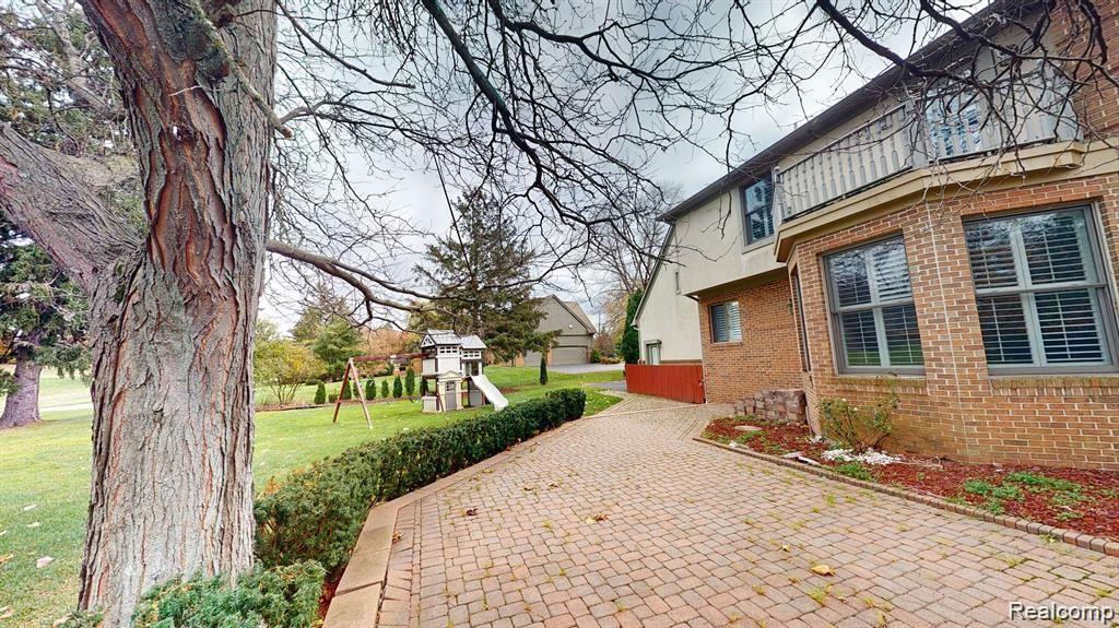 1226 CEDARHOLM Lane