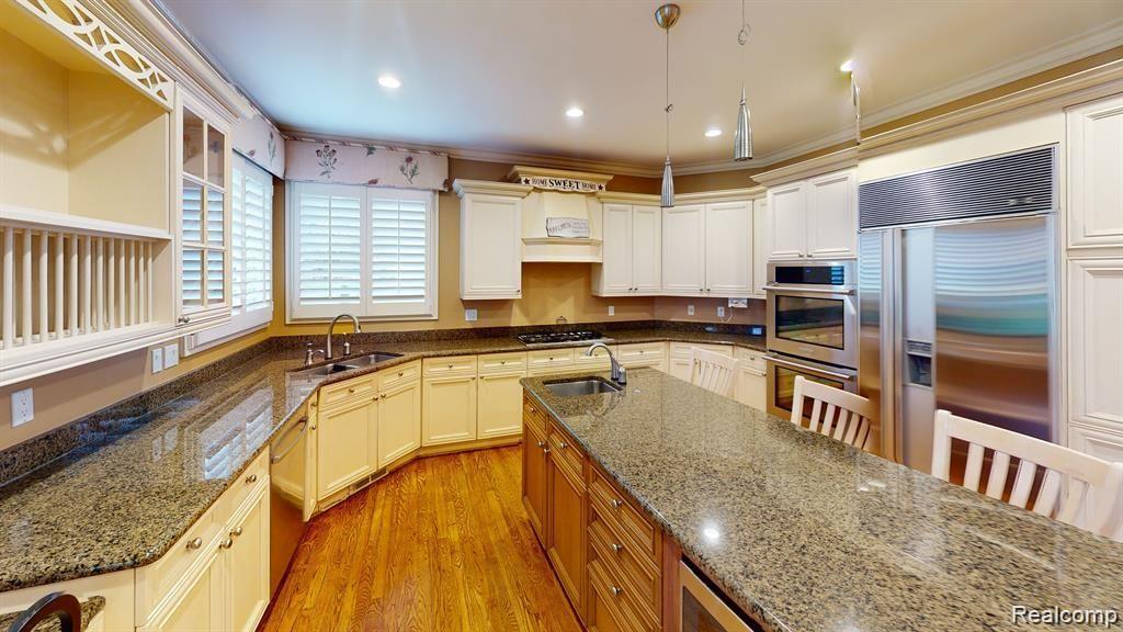 1226 CEDARHOLM Lane
