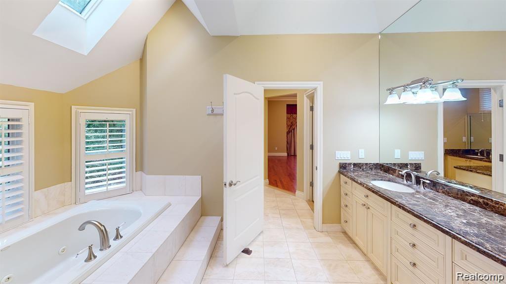 1226 CEDARHOLM Lane