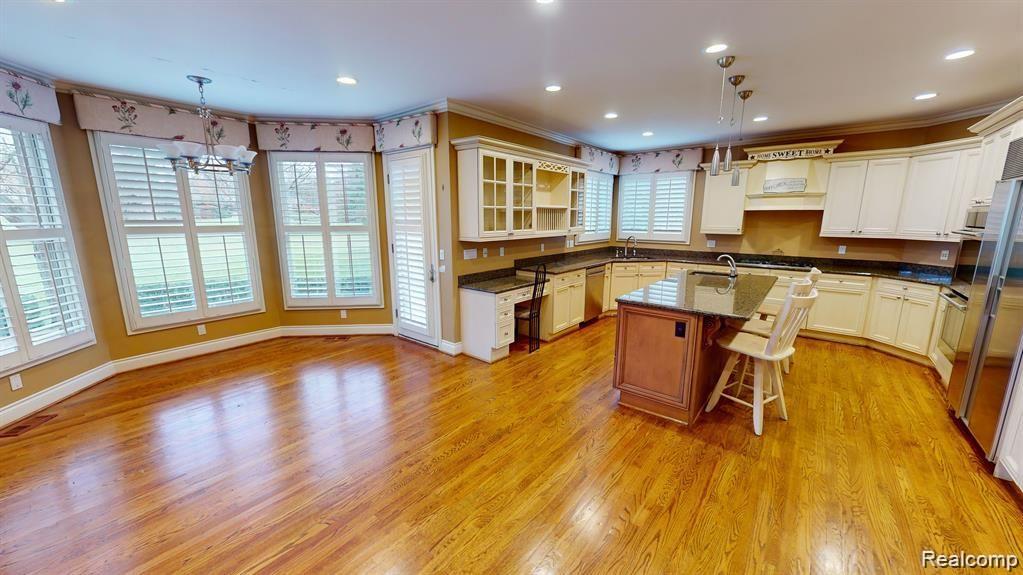 1226 CEDARHOLM Lane