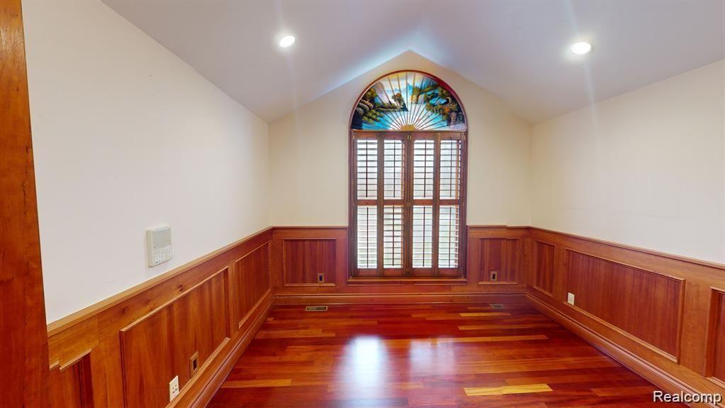 1226 CEDARHOLM Lane