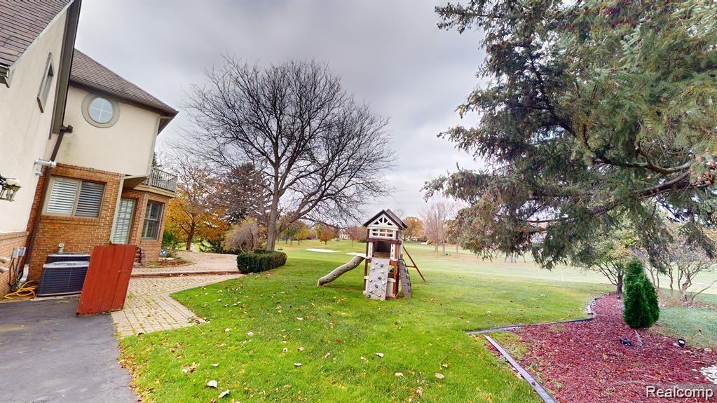 1226 CEDARHOLM Lane