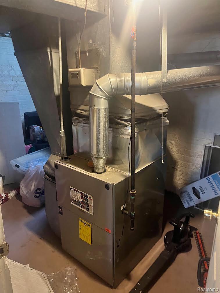 15033 GILCHRIST Street