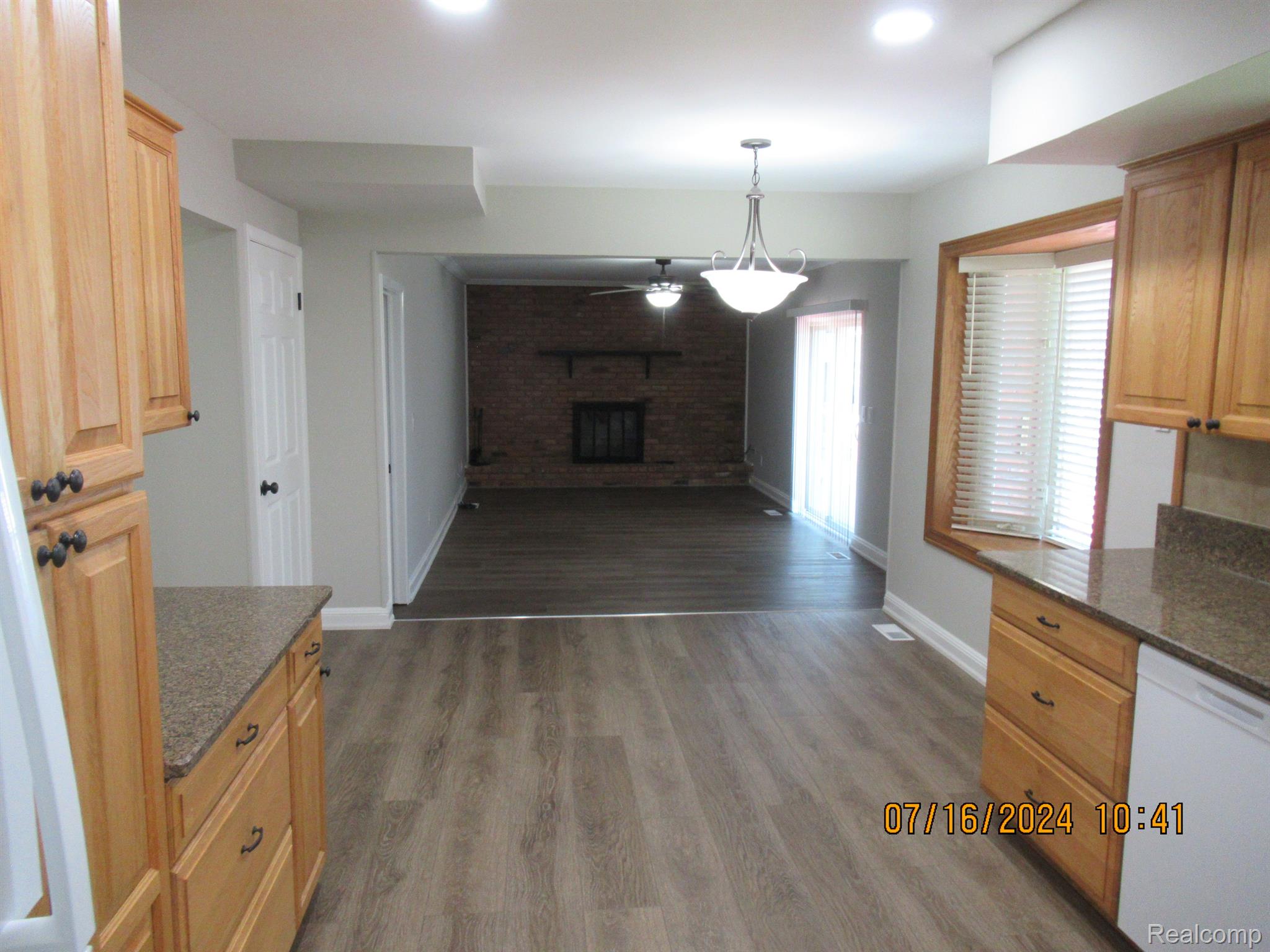 40526 VILLAGE OAKS