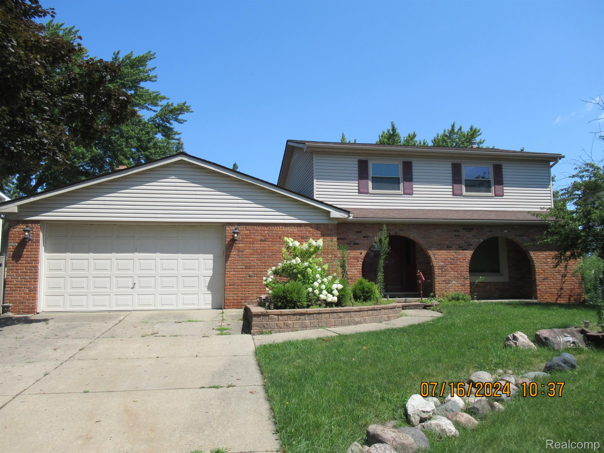 40526 VILLAGE OAKS