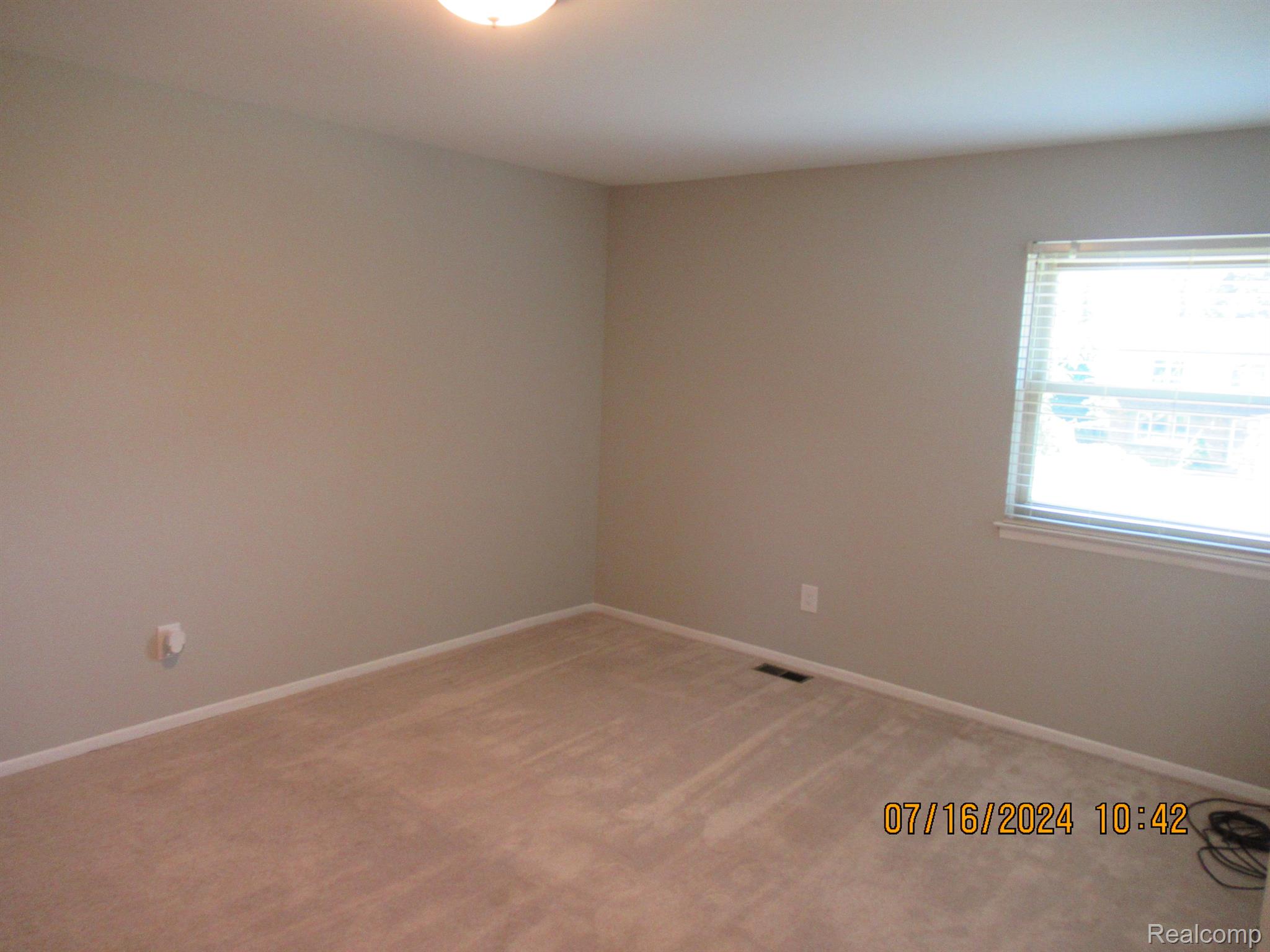40526 VILLAGE OAKS