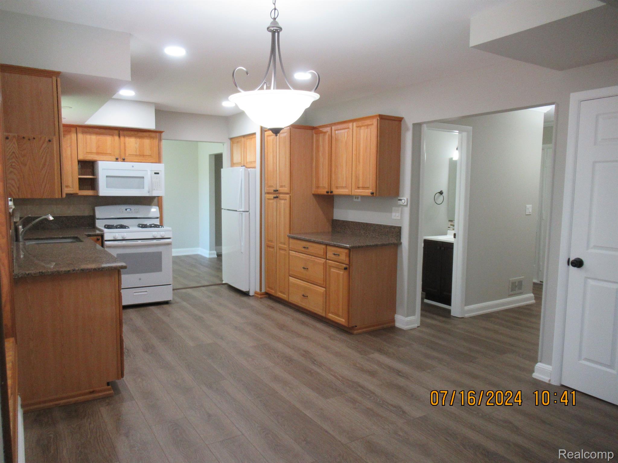 40526 VILLAGE OAKS