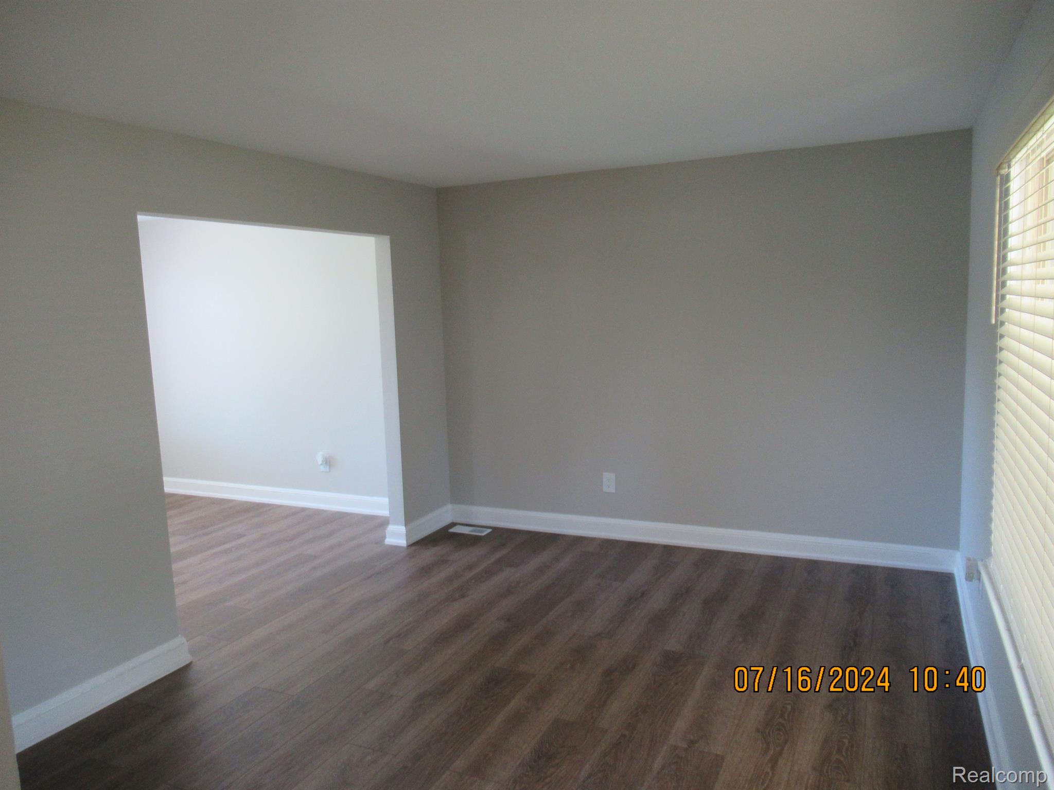 40526 VILLAGE OAKS