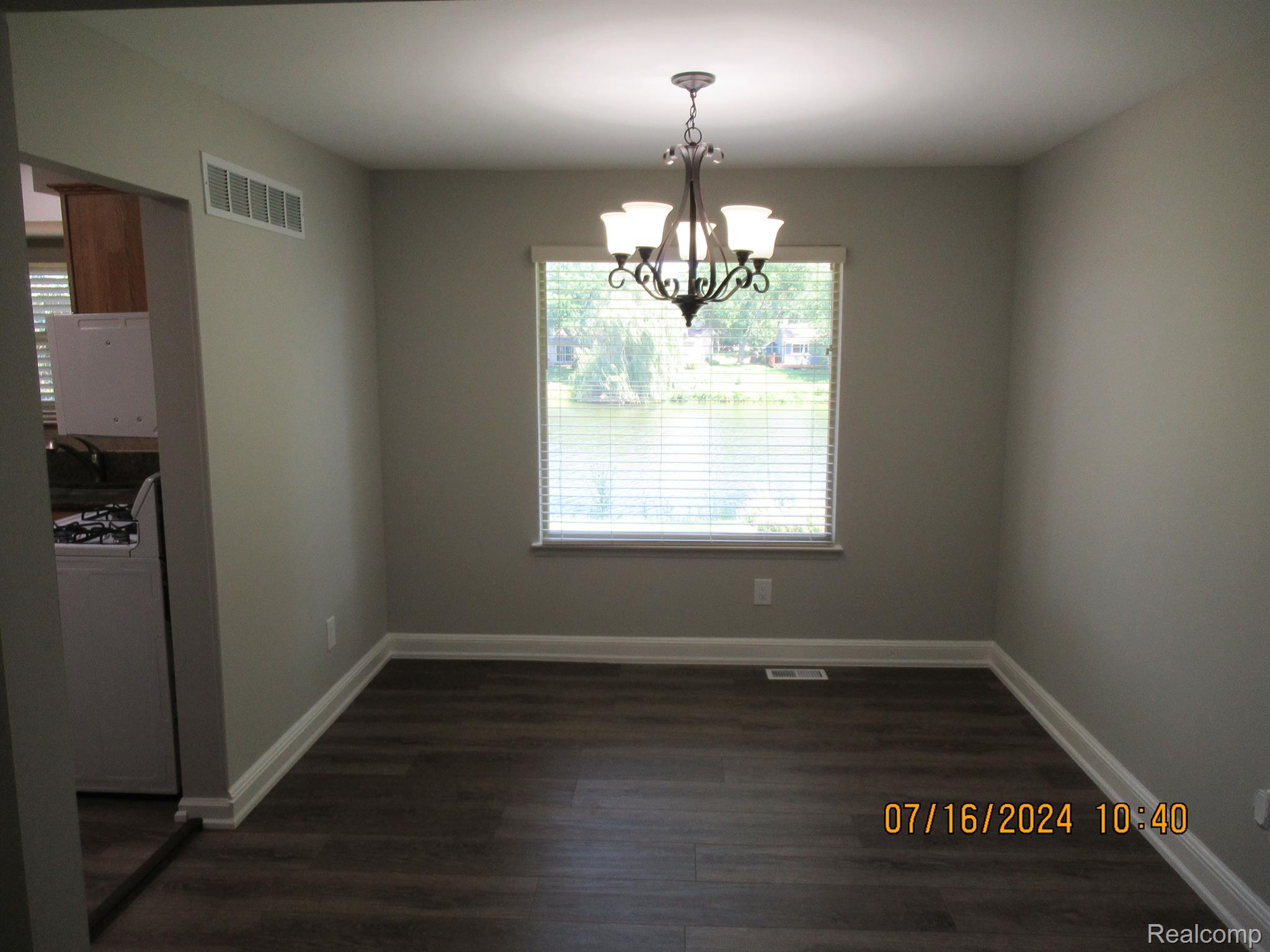 40526 VILLAGE OAKS