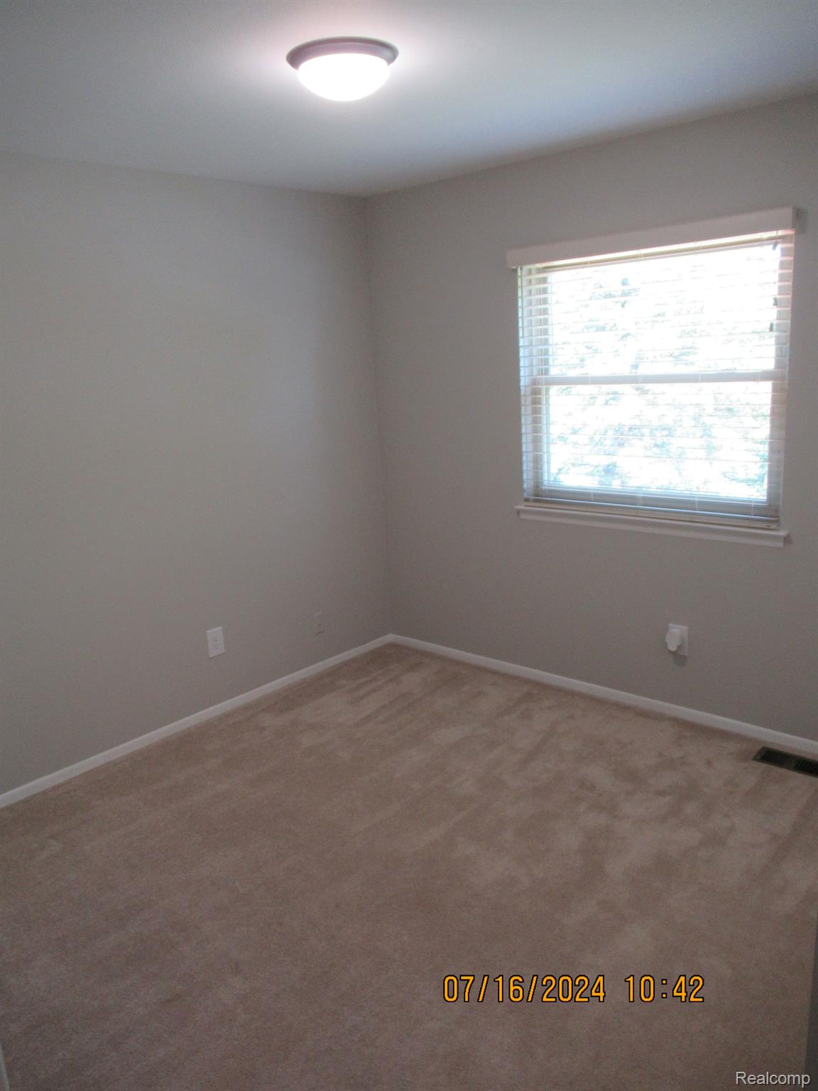 40526 VILLAGE OAKS