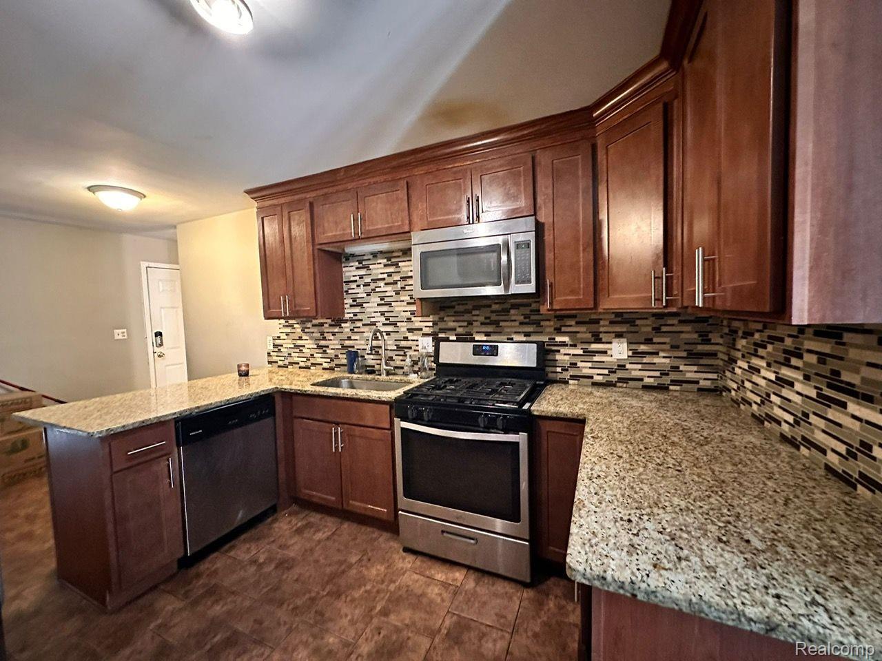 18201 NADOL Drive