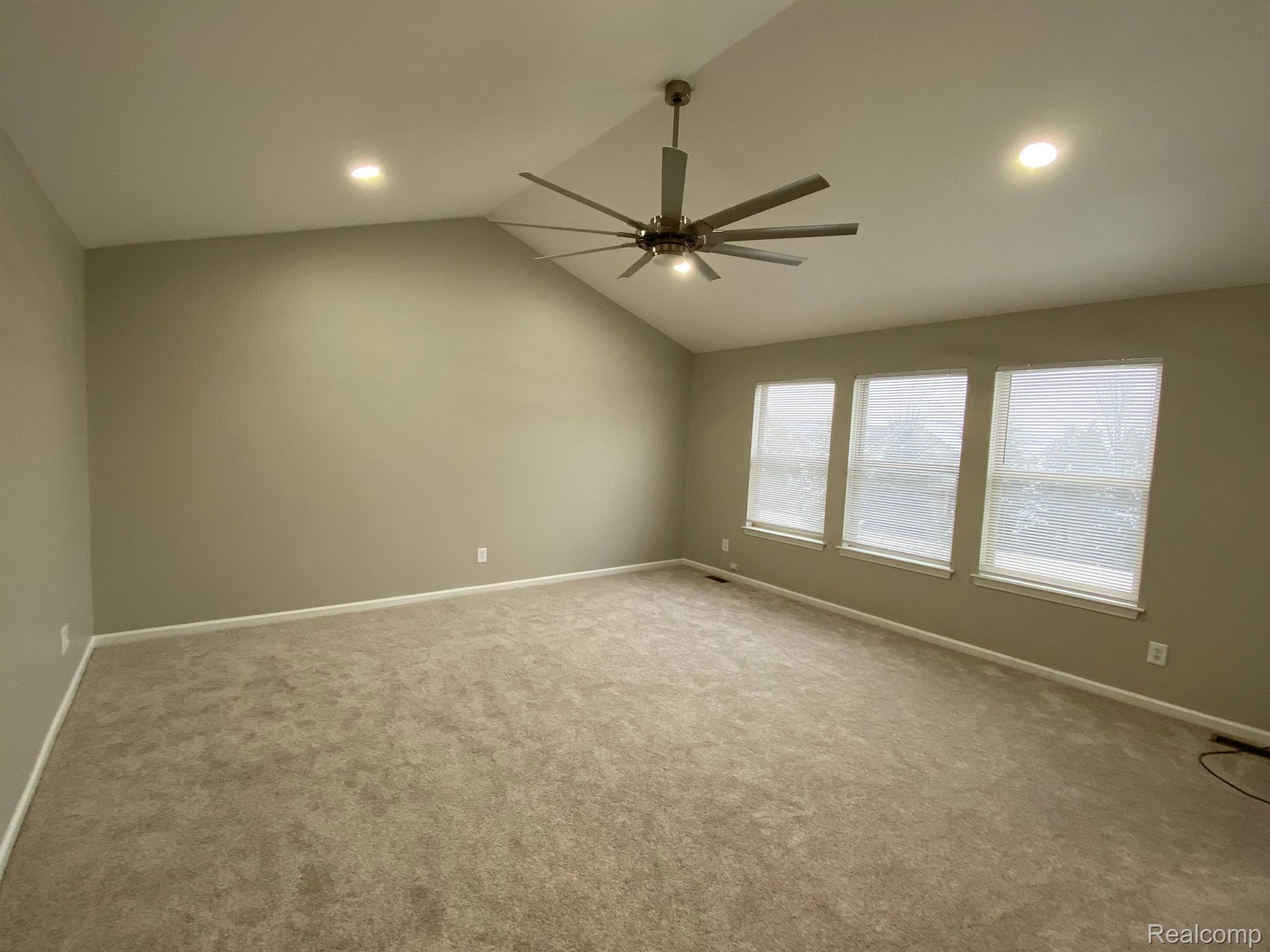 919 GRANDVIEW Drive