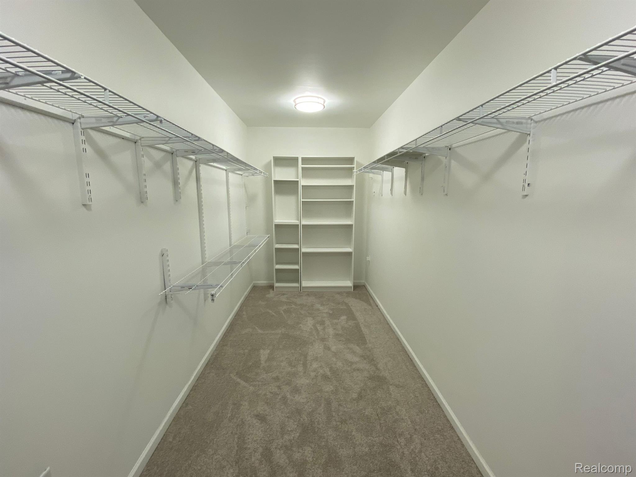 919 GRANDVIEW Drive
